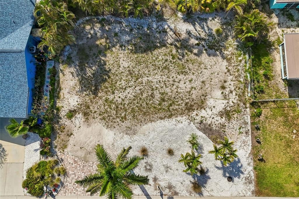 На продажу: $350,000 (0.14 acres)