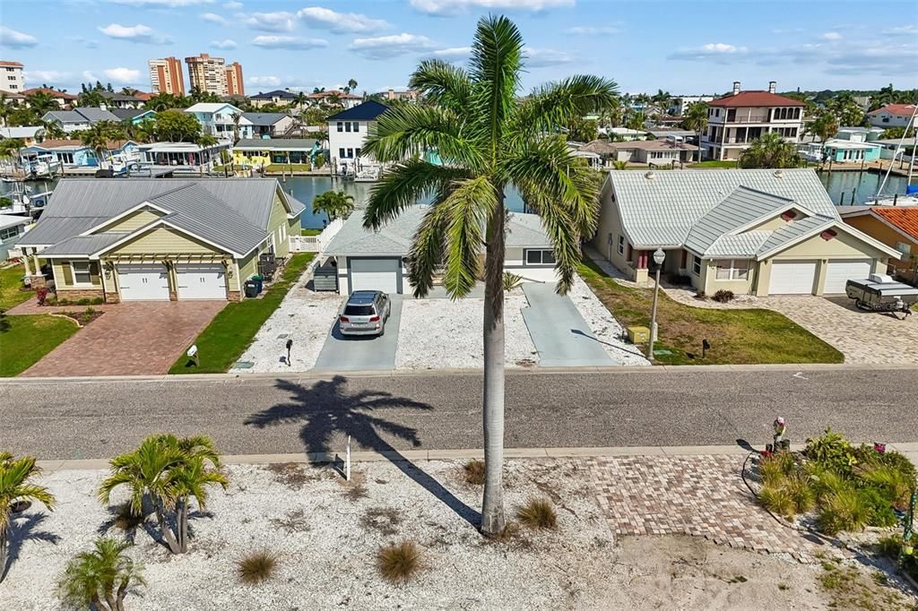 На продажу: $350,000 (0.14 acres)