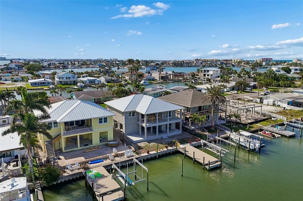 На продажу: $350,000 (0.14 acres)