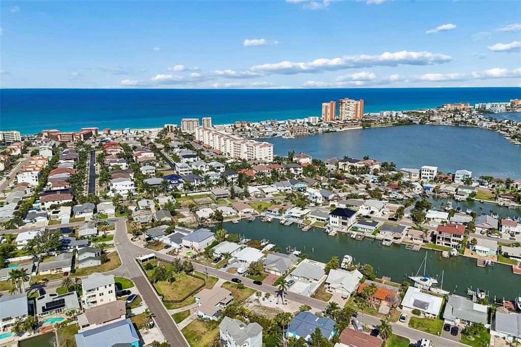 На продажу: $350,000 (0.14 acres)