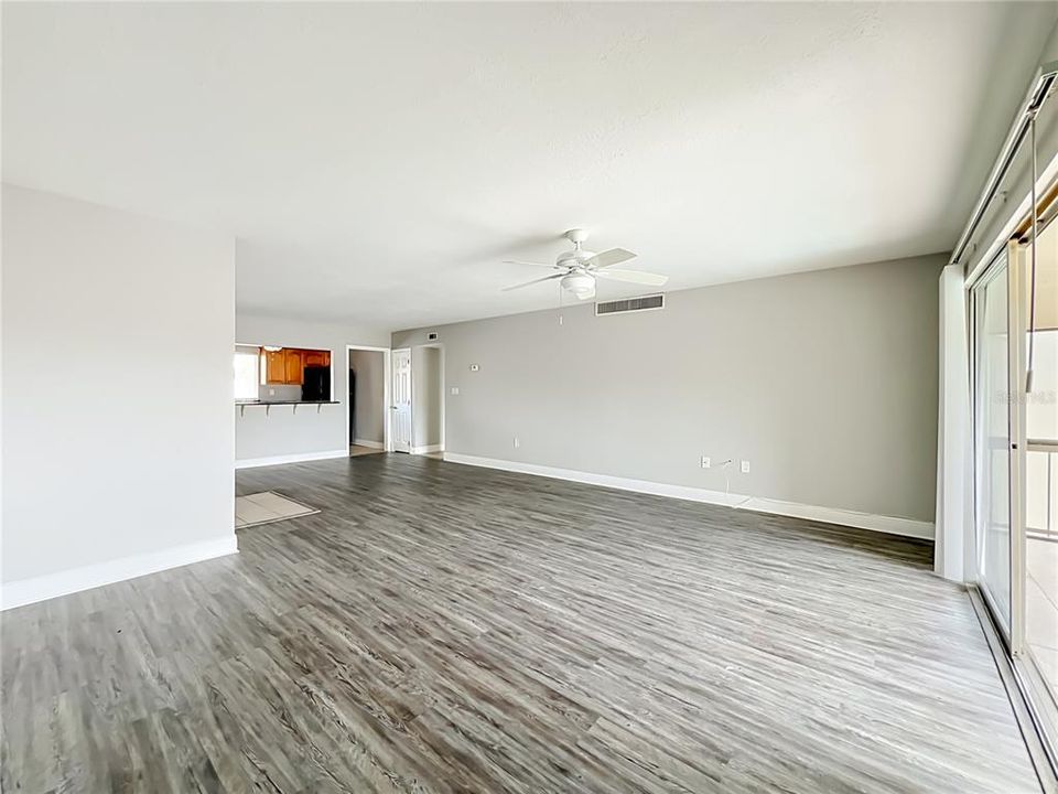 En Venta: $153,000 (2 camas, 2 baños, 1029 Pies cuadrados)