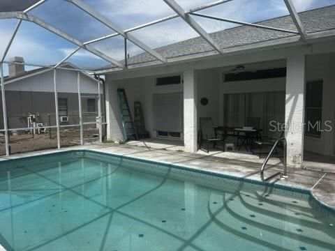 For Sale: $350,000 (5 beds, 3 baths, 2569 Square Feet)