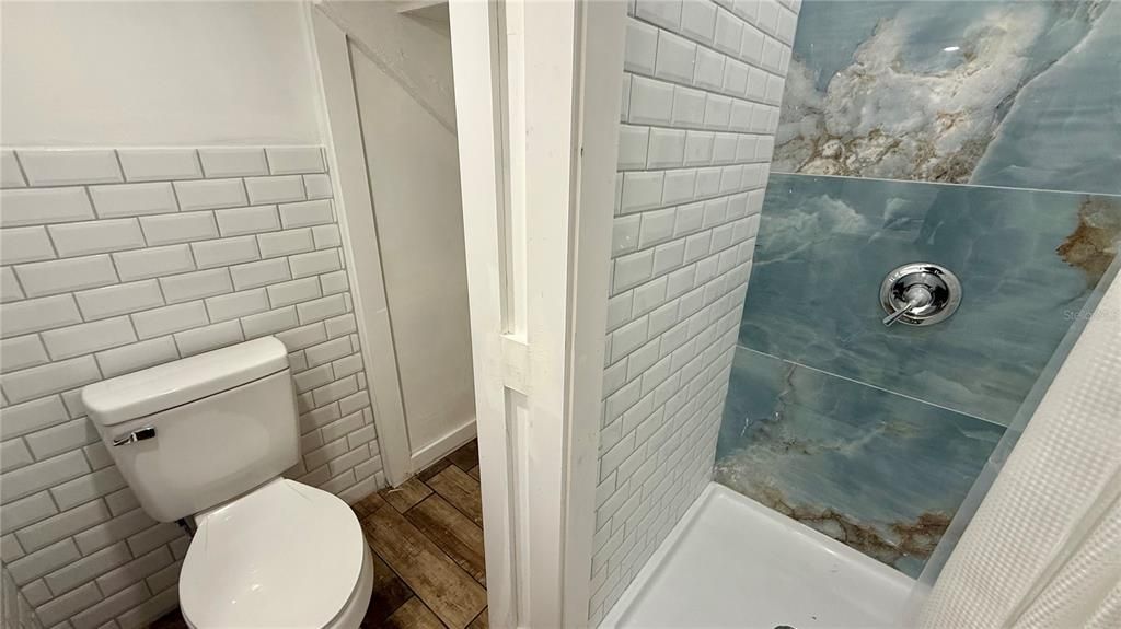 Activo con contrato: $2,400 (4 camas, 4 baños, 2166 Pies cuadrados)