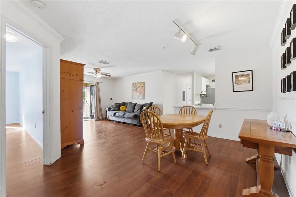 For Rent: $2,000 (3 beds, 2 baths, 1180 Square Feet)