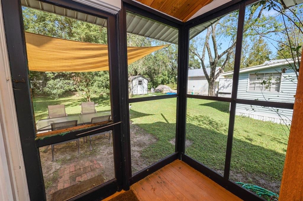 For Sale: $249,000 (2 beds, 1 baths, 1008 Square Feet)