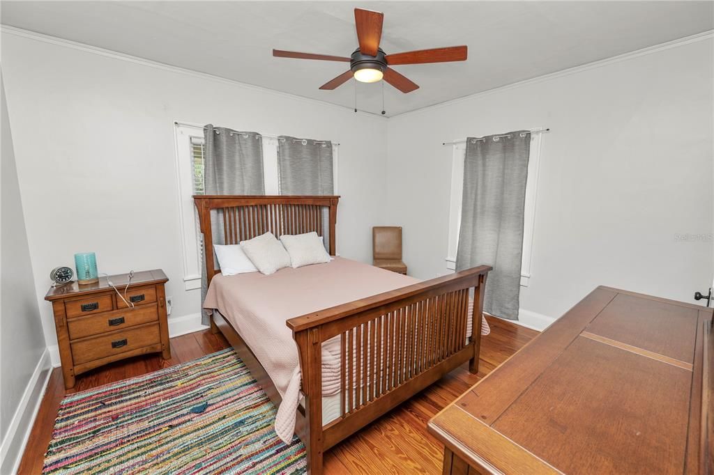For Sale: $249,000 (2 beds, 1 baths, 1008 Square Feet)