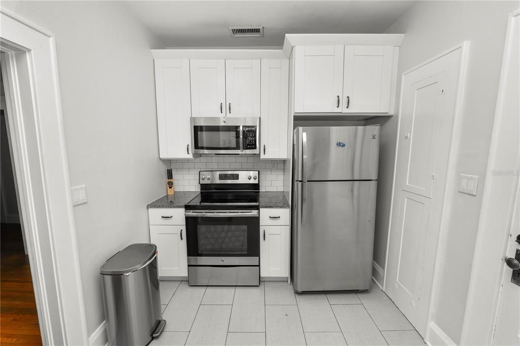 For Sale: $249,000 (2 beds, 1 baths, 1008 Square Feet)