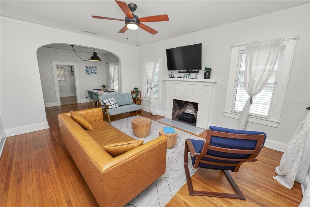 For Sale: $249,000 (2 beds, 1 baths, 1008 Square Feet)