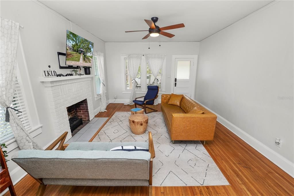 For Sale: $249,000 (2 beds, 1 baths, 1008 Square Feet)