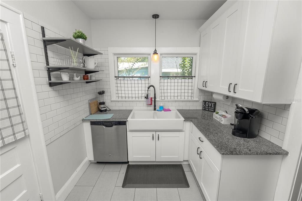 For Sale: $249,000 (2 beds, 1 baths, 1008 Square Feet)