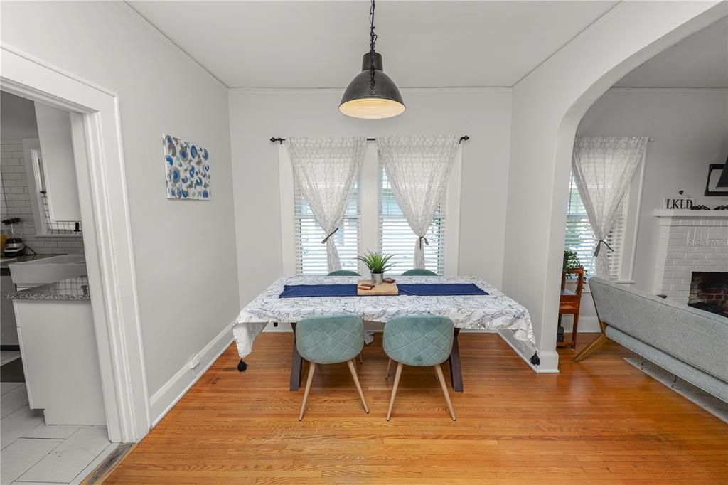 For Sale: $249,000 (2 beds, 1 baths, 1008 Square Feet)