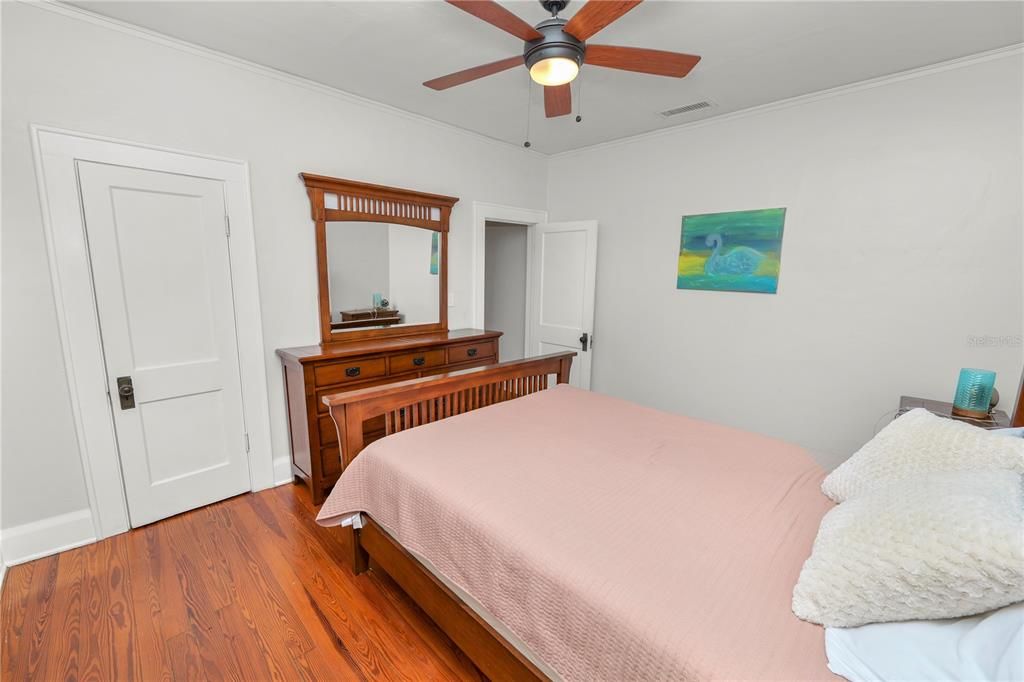 For Sale: $249,000 (2 beds, 1 baths, 1008 Square Feet)