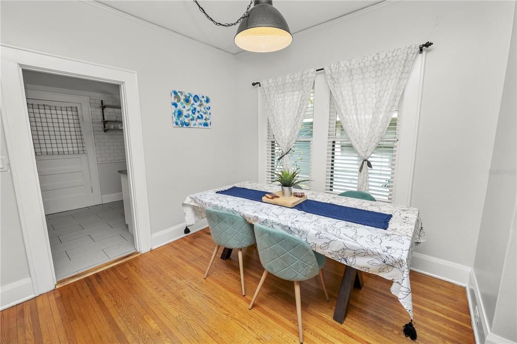 For Sale: $249,000 (2 beds, 1 baths, 1008 Square Feet)