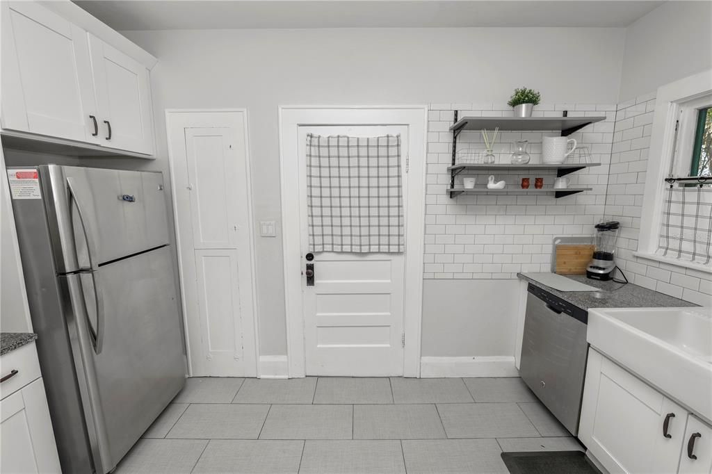 For Sale: $249,000 (2 beds, 1 baths, 1008 Square Feet)