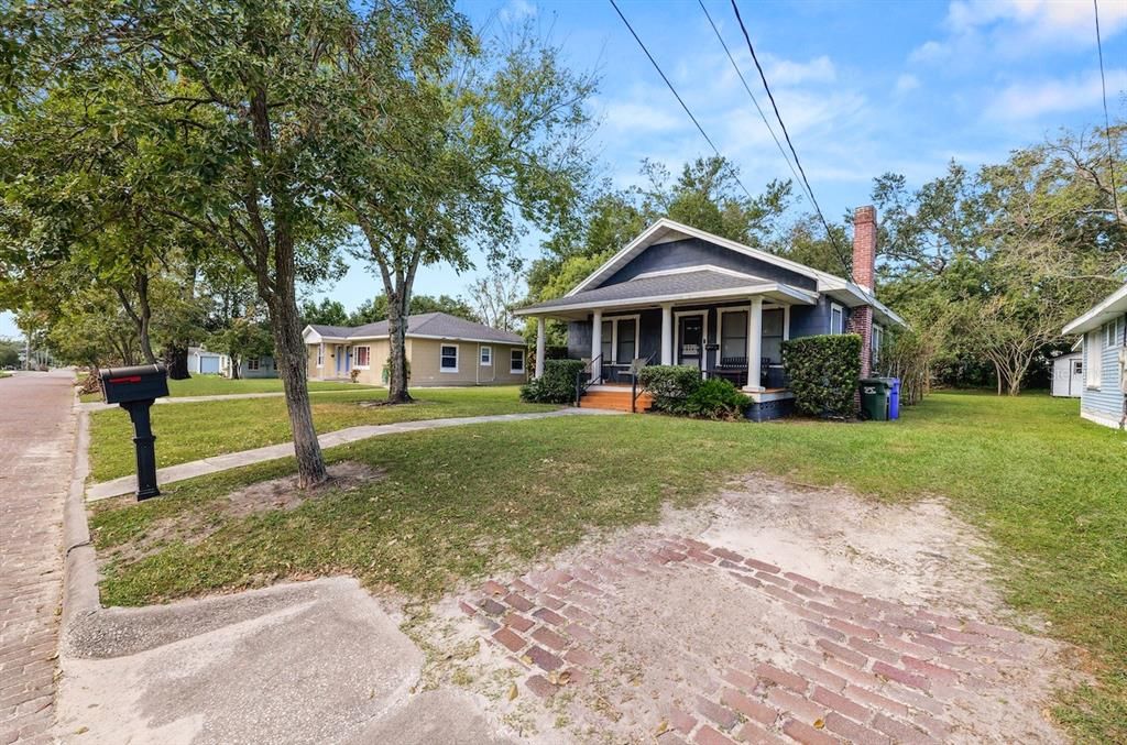 For Sale: $249,000 (2 beds, 1 baths, 1008 Square Feet)