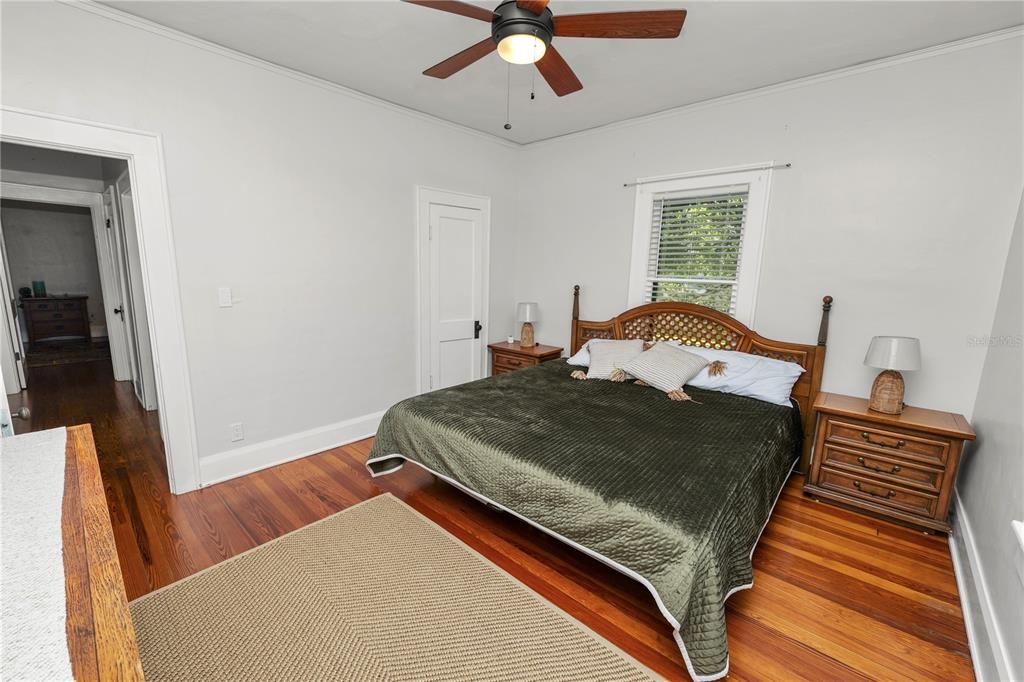 For Sale: $249,000 (2 beds, 1 baths, 1008 Square Feet)