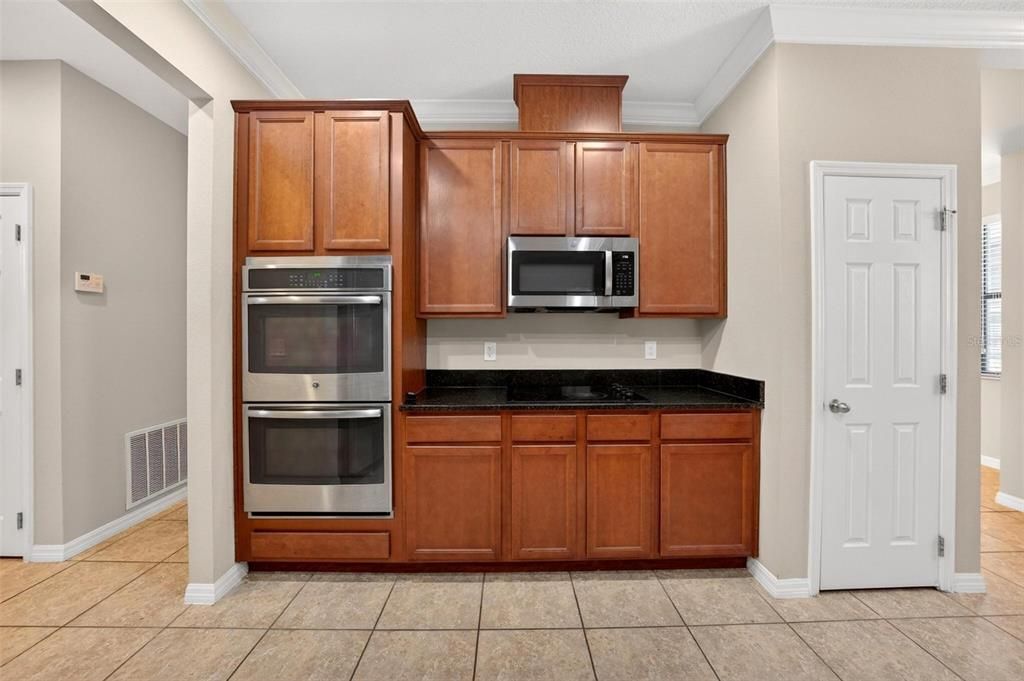 For Sale: $499,999 (3 beds, 2 baths, 1907 Square Feet)