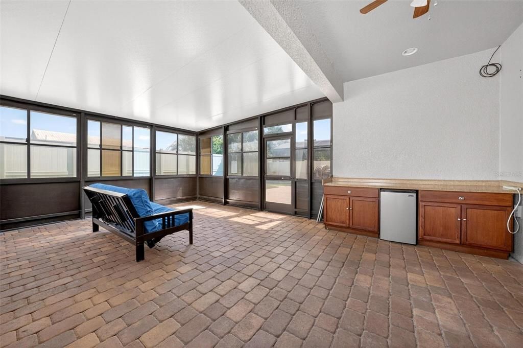 For Sale: $499,999 (3 beds, 2 baths, 1907 Square Feet)