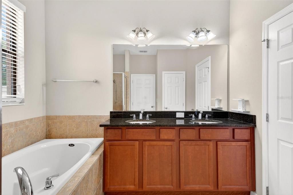 For Sale: $499,999 (3 beds, 2 baths, 1907 Square Feet)