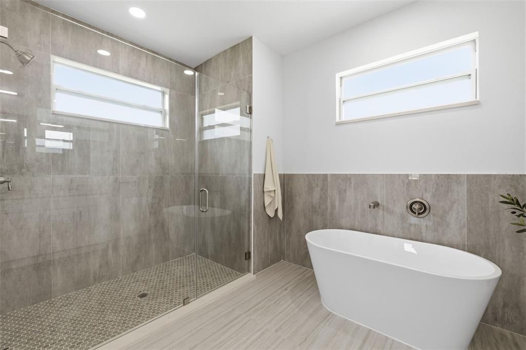 На продажу: $399,999 (4 спален, 2 ванн, 2181 Квадратных фут)
