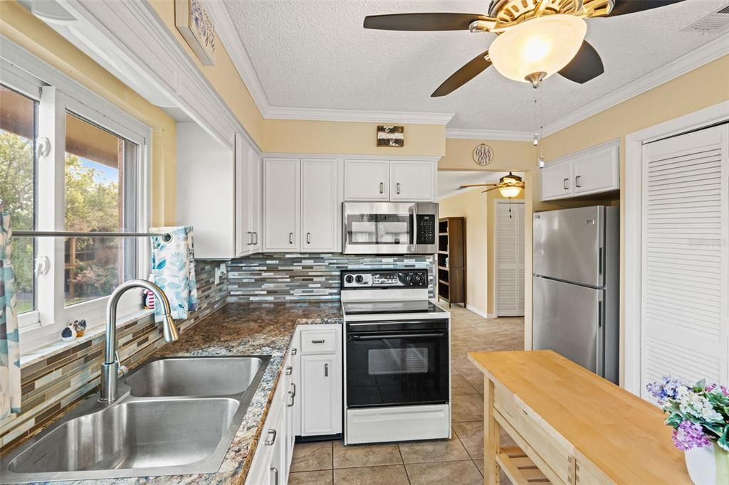 For Sale: $135,000 (2 beds, 2 baths, 1144 Square Feet)