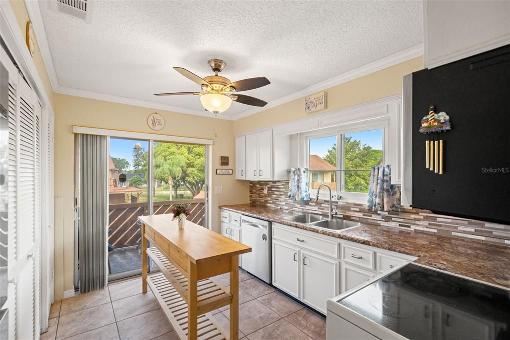For Sale: $135,000 (2 beds, 2 baths, 1144 Square Feet)