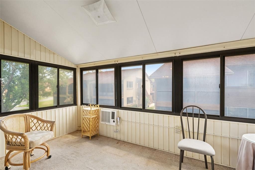 For Sale: $135,000 (2 beds, 2 baths, 1144 Square Feet)