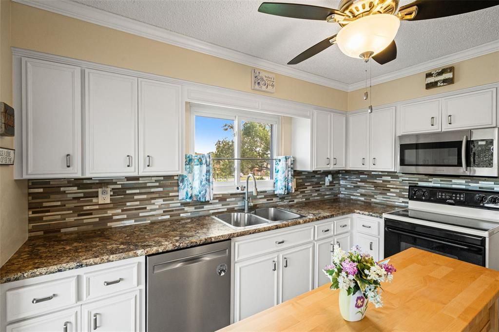 For Sale: $135,000 (2 beds, 2 baths, 1144 Square Feet)