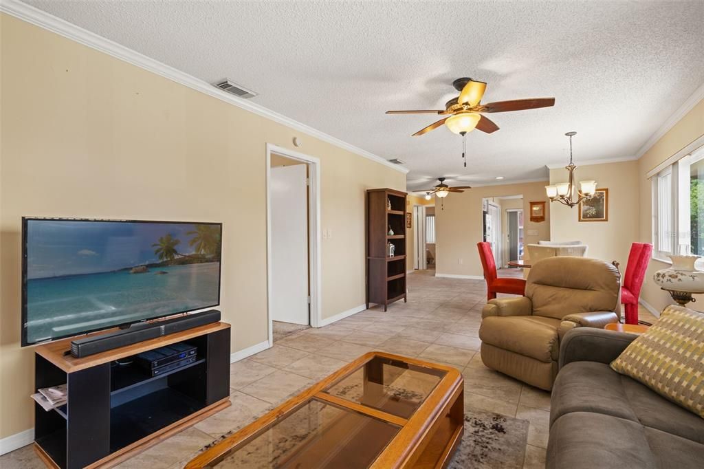 For Sale: $135,000 (2 beds, 2 baths, 1144 Square Feet)