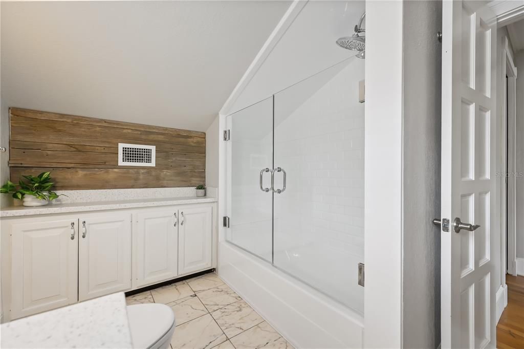 Под контрактом: $725,000 (3 спален, 3 ванн, 1835 Квадратных фут)