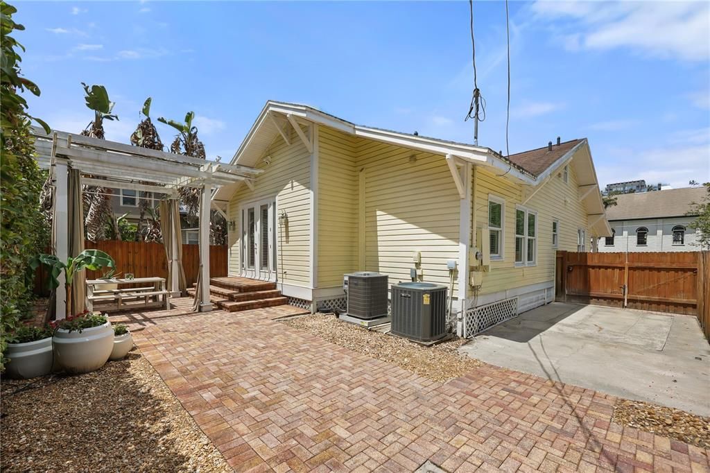 Под контрактом: $725,000 (3 спален, 3 ванн, 1835 Квадратных фут)
