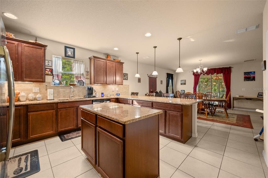 En Venta: $425,000 (5 camas, 3 baños, 2889 Pies cuadrados)