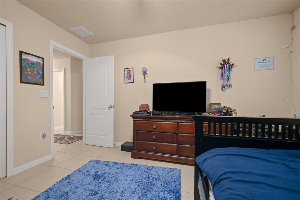 En Venta: $425,000 (5 camas, 3 baños, 2889 Pies cuadrados)