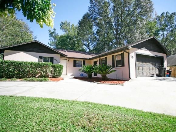 Recently Rented: $1,900 (3 beds, 2 baths, 1658 Square Feet)