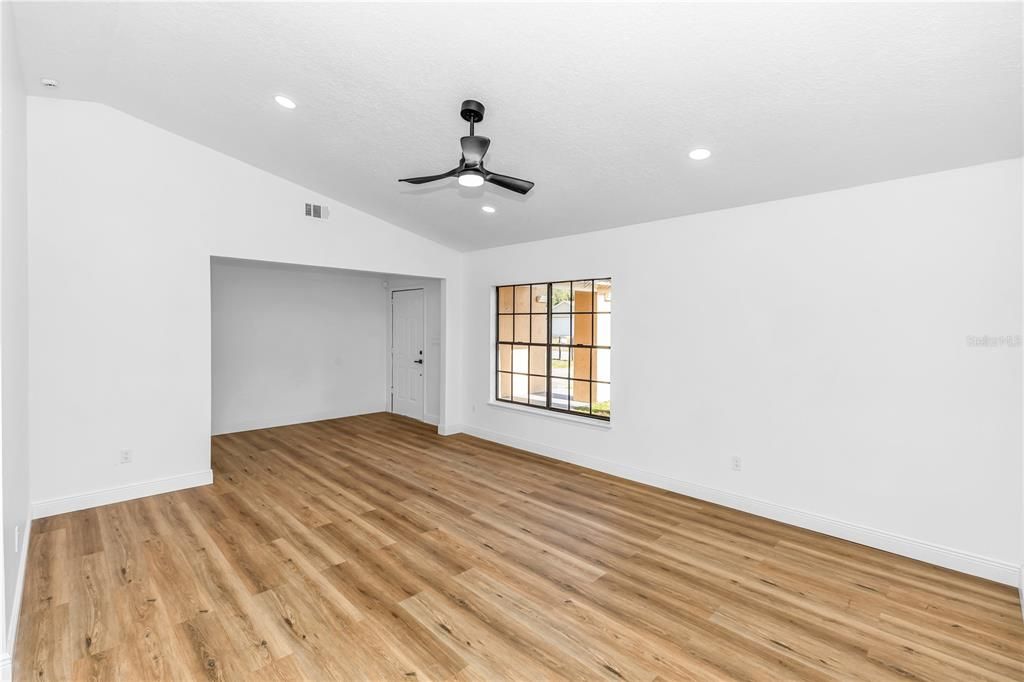 Active With Contract: $375,000 (3 beds, 2 baths, 1784 Square Feet)