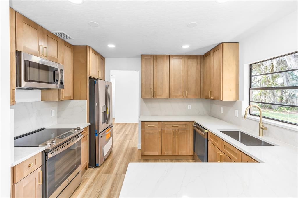 Active With Contract: $375,000 (3 beds, 2 baths, 1784 Square Feet)