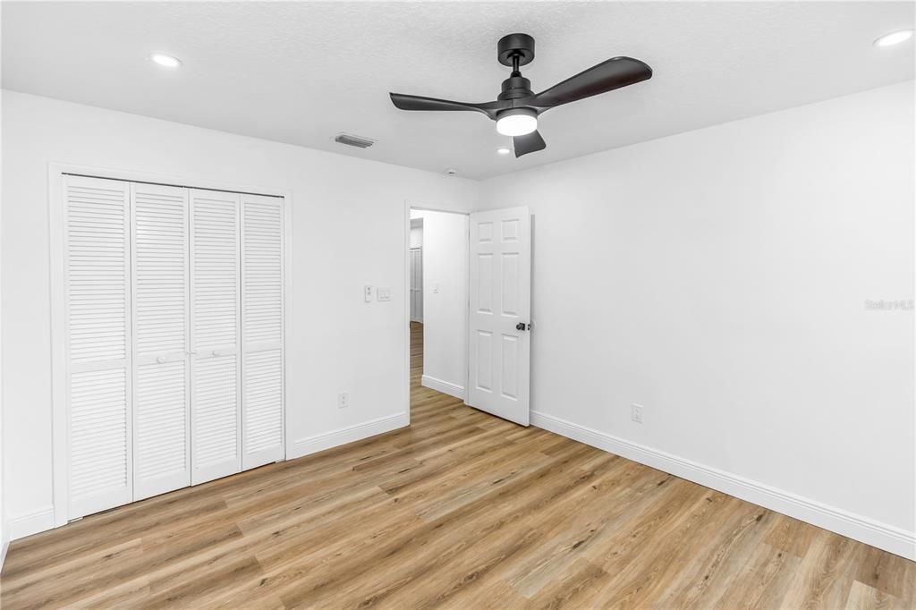Active With Contract: $375,000 (3 beds, 2 baths, 1784 Square Feet)