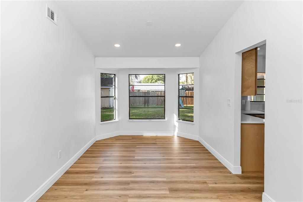 Active With Contract: $375,000 (3 beds, 2 baths, 1784 Square Feet)