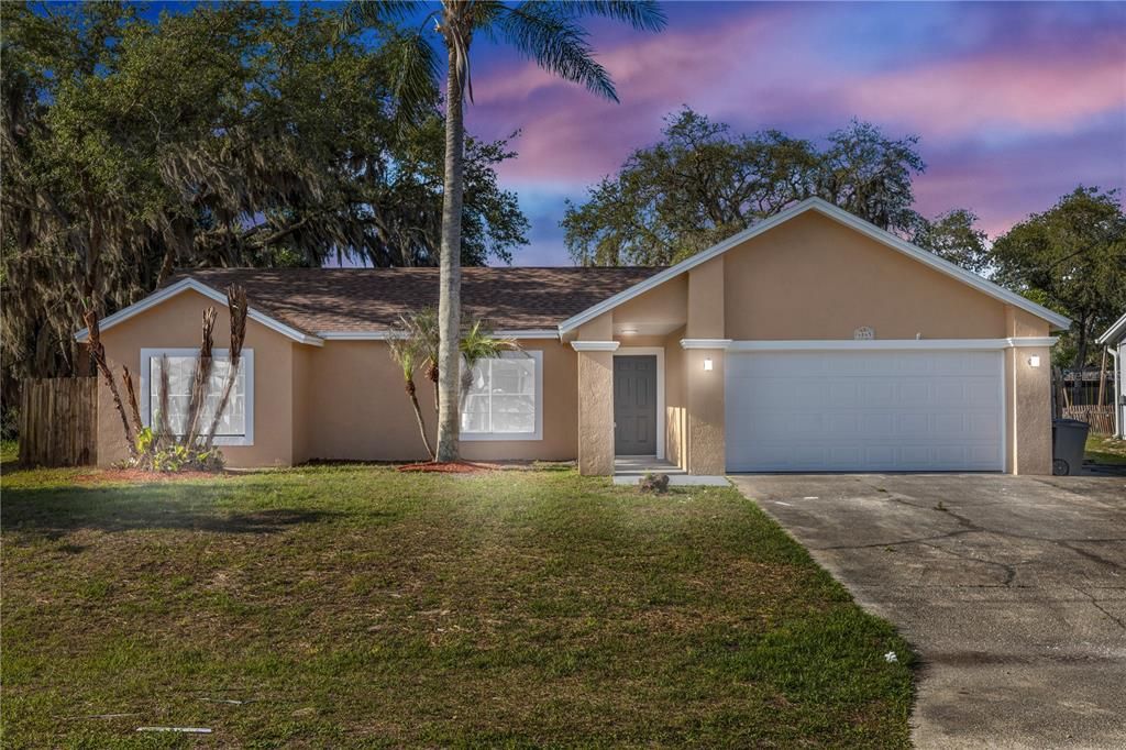 Active With Contract: $375,000 (3 beds, 2 baths, 1784 Square Feet)