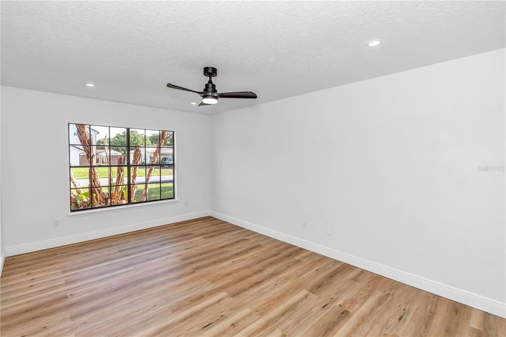 Active With Contract: $375,000 (3 beds, 2 baths, 1784 Square Feet)