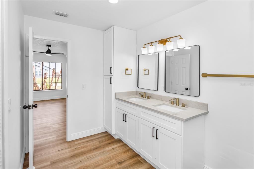 Active With Contract: $375,000 (3 beds, 2 baths, 1784 Square Feet)