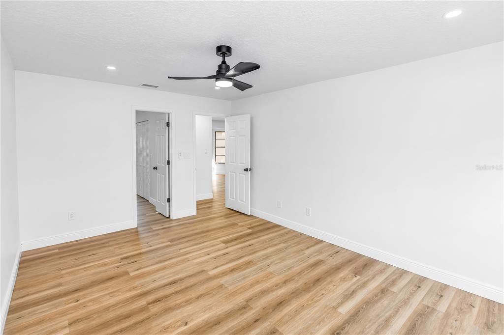 Active With Contract: $375,000 (3 beds, 2 baths, 1784 Square Feet)