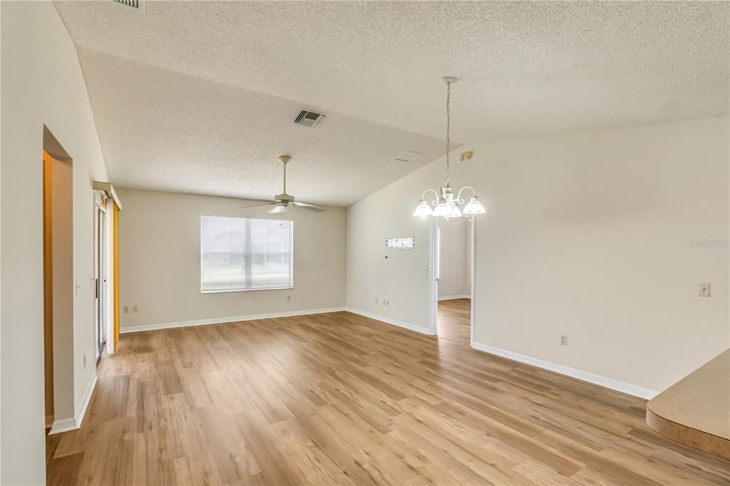 En Venta: $254,900 (2 camas, 2 baños, 1100 Pies cuadrados)