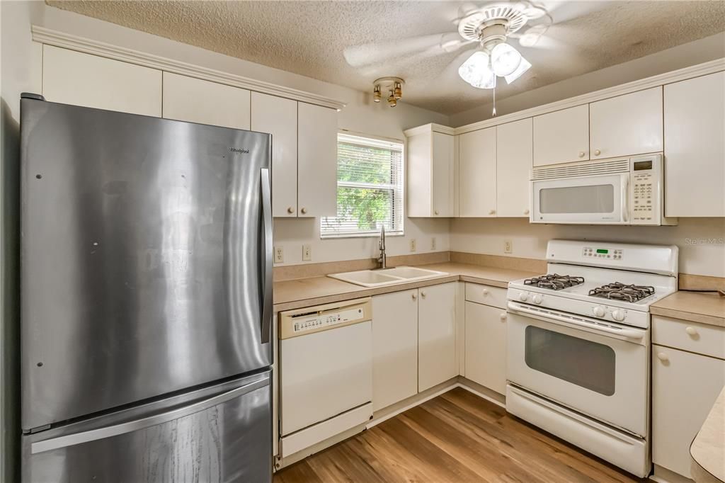 En Venta: $254,900 (2 camas, 2 baños, 1100 Pies cuadrados)