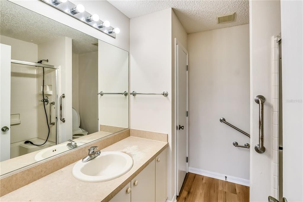 En Venta: $254,900 (2 camas, 2 baños, 1100 Pies cuadrados)