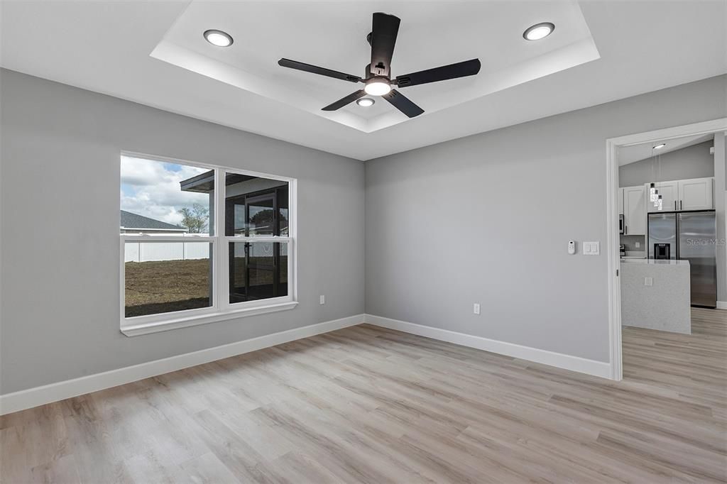 Active With Contract: $277,900 (3 beds, 2 baths, 1439 Square Feet)
