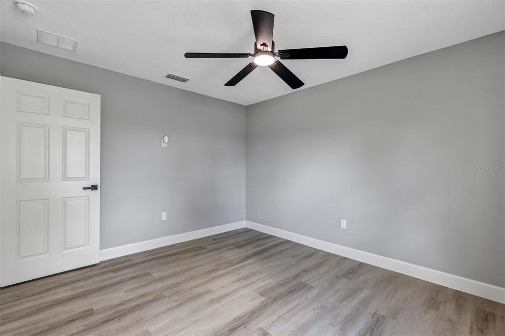 Active With Contract: $277,900 (3 beds, 2 baths, 1439 Square Feet)