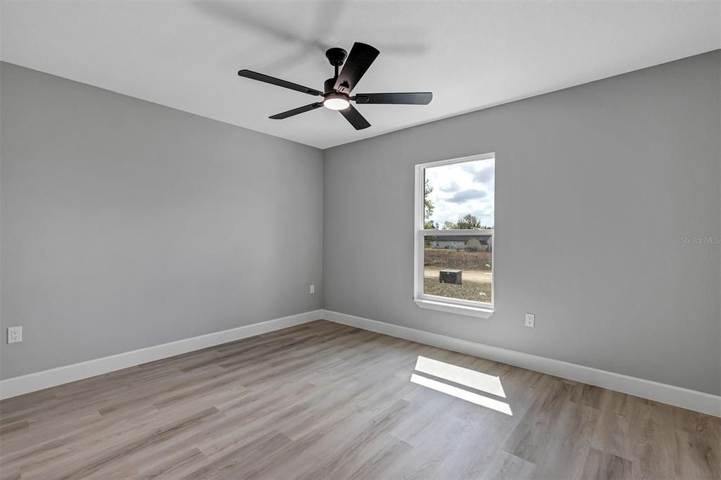 Active With Contract: $277,900 (3 beds, 2 baths, 1439 Square Feet)