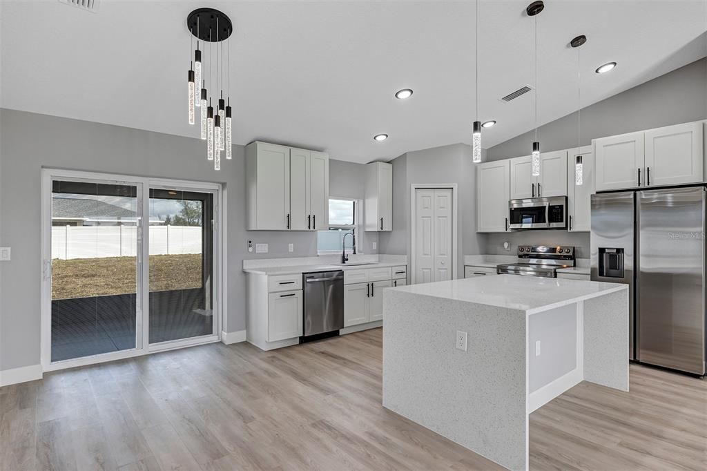 Active With Contract: $277,900 (3 beds, 2 baths, 1439 Square Feet)