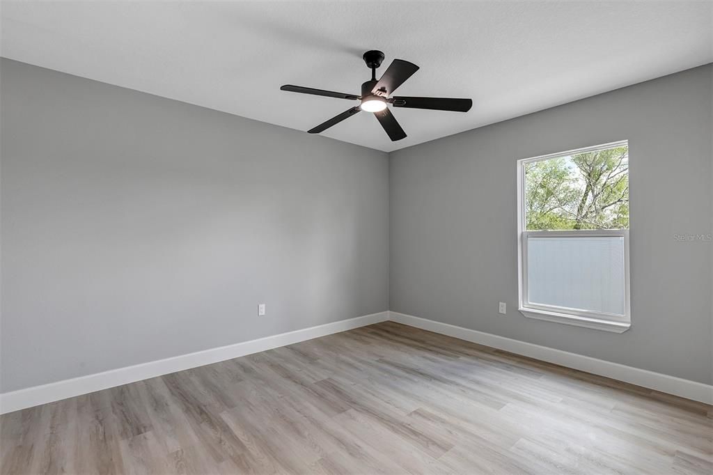 Active With Contract: $277,900 (3 beds, 2 baths, 1439 Square Feet)